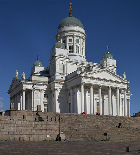 Katedra w Helsinkach (autor: Hans Hillewaert)/ Ambasada Polski w Finlandii w Helsinkach/ Adres, numer telefonu, adres email.